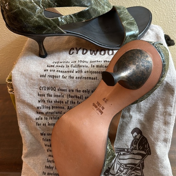 Cydwoq open toed sandal - Picture 2 of 7